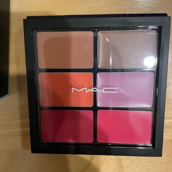 MAC Cosmetics Spring 13 Forecast Lip Palette - Picture 4 of 5